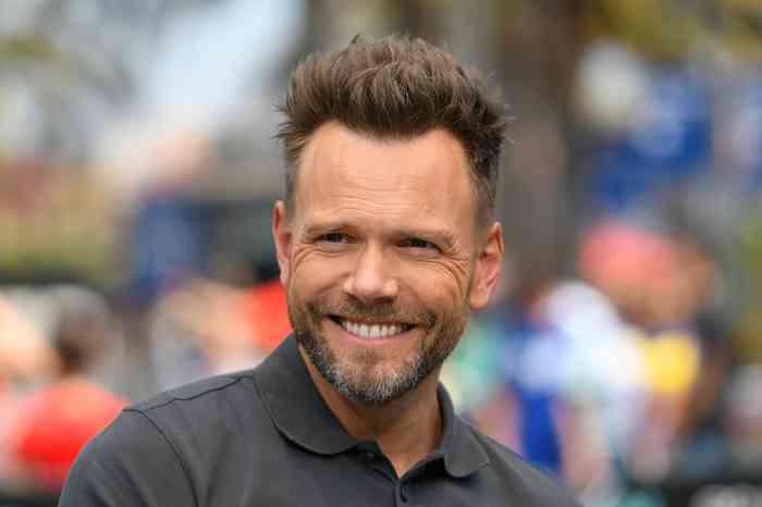 Joel McHale Net Worth, Height, Age, Affair, Career, and More