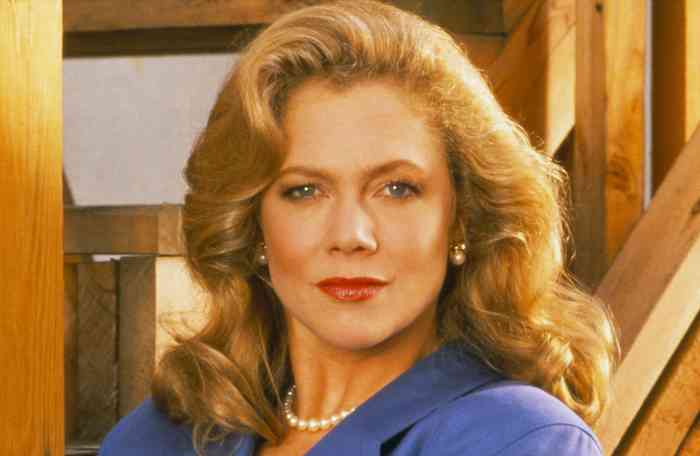 Kathleen Turner Net Worth, Height, Age, Affair, Career, and More