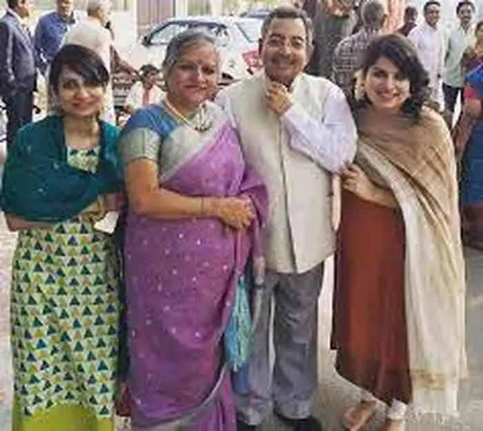 Mallika Dua family