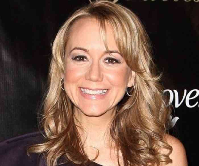 Megyn Price Age, Net Worth, Height, Affair, Career, and More