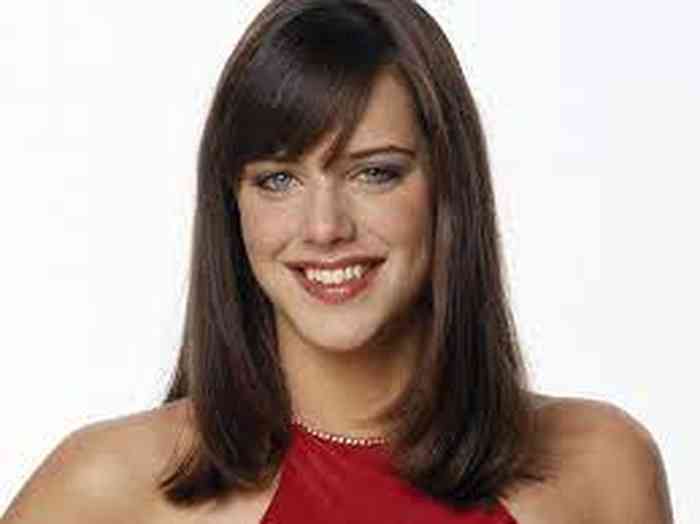 Michelle Ryan Height, Age, Net Worth, Affair, Career, and More