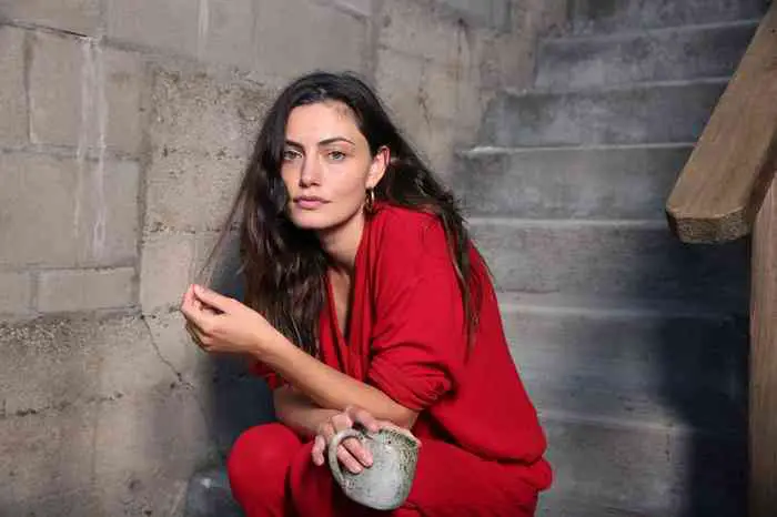 Phoebe Tonkin Affair, Height, Net Worth, Age, Career, and More