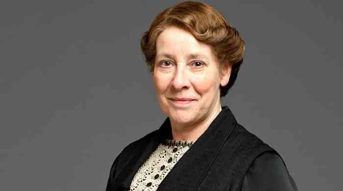 Phyllis Logan Height, Age, Net Worth, Affair, Career, and More