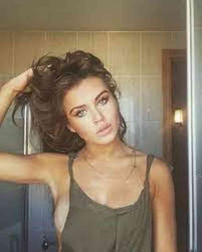 Rosie Mac Height, Age, Net Worth, Affair, Career, and More