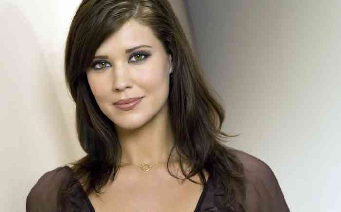 Sarah Lancaster Net Worth, Height, Age, Affair, Career, and More