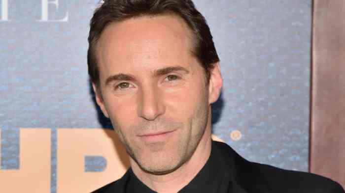 Alessandro Nivola Affair, Height, Net Worth, Age, Career, and More