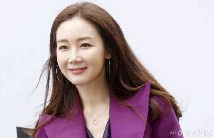 Choi Ji-woo Height, Age, Net Worth, Affair, Career, and More