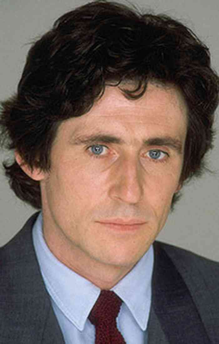 Gabriel Byrne Height, Age, Net Worth, Affair, Career, and More