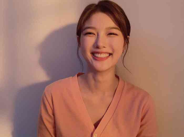 Kim Yoo-jung Affair, Height, Net Worth, Age, Career, and More