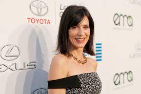 Perrey Reeves Age, Net Worth, Height, Affair, Career, and More