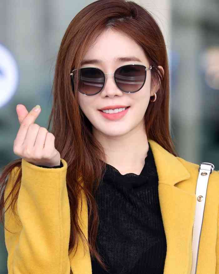 Yoo In-na Affair, Height, Net Worth, Age, Career, and More