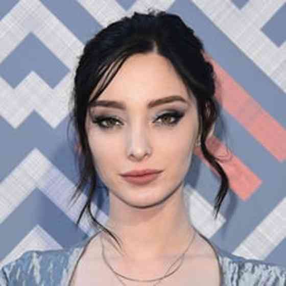 Emma Dumont Height, Age, Net Worth, Affair, and More