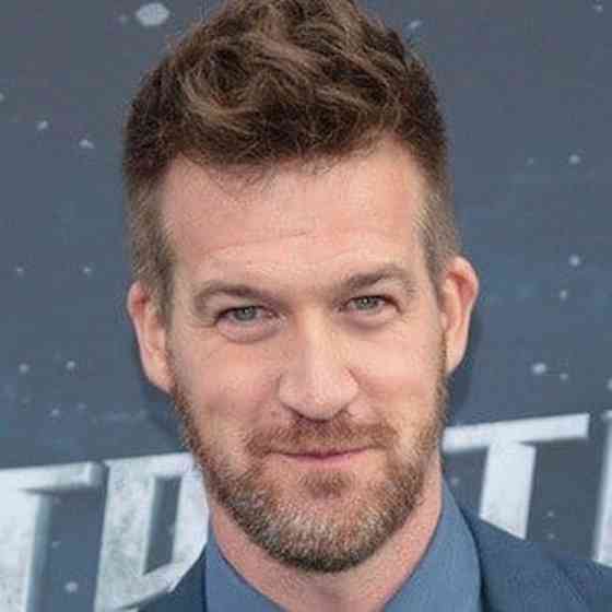 Kenneth Mitchell Affair, Height, Net Worth, Age, Career, and More