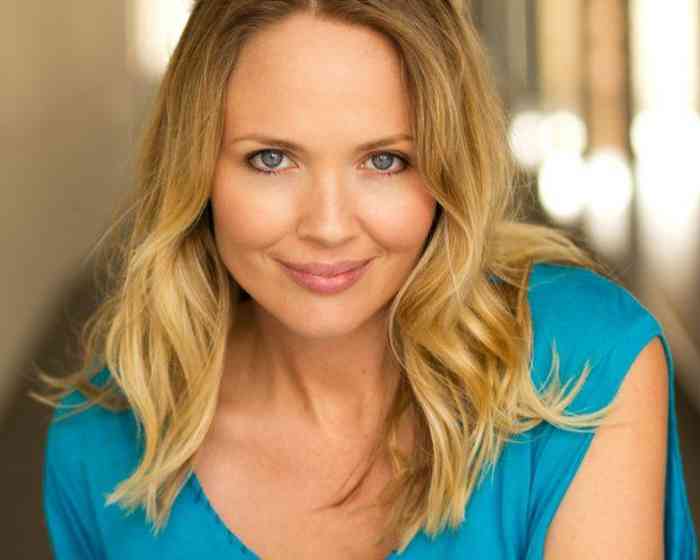 Lara Cox Affair, Height, Net Worth, Age, Career, and More