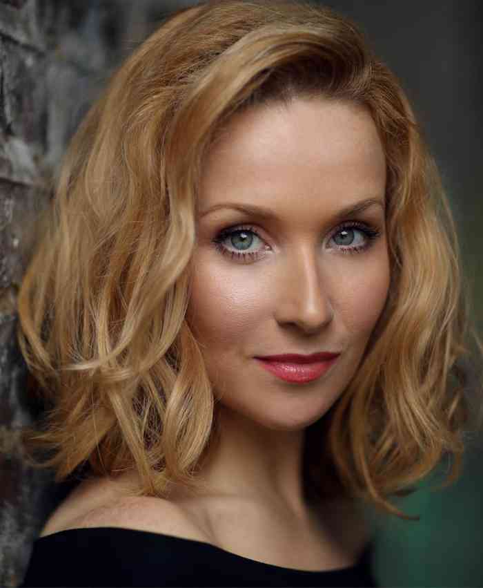 Amy Beth Hayes Net Worth, Height, Age, Affair, Career, and More