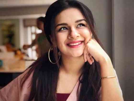 Avneet Kaur Images