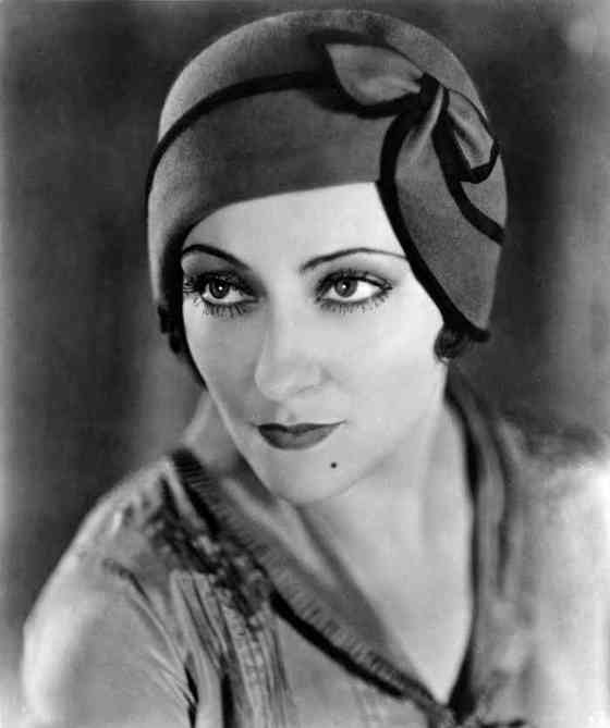Gloria Swanson Height, Age, Net Worth, Affair, Career, and More