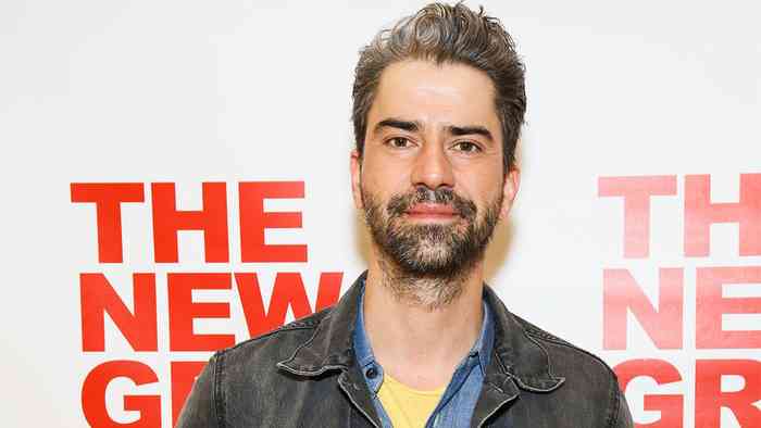 Hamish Linklater Height, Age, Net Worth, Affair, Career, and More