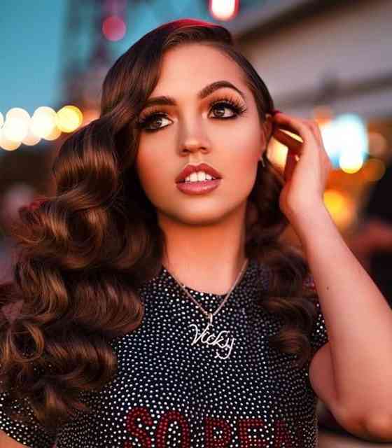 Icky Vicky Age, Net Worth, Height, Affair, Career, and More