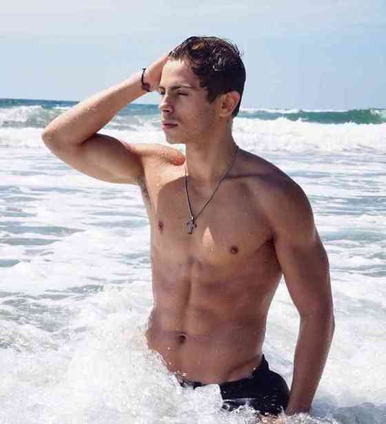 Jake T. Austin Affair, Height, Net Worth, Age, Career, and More
