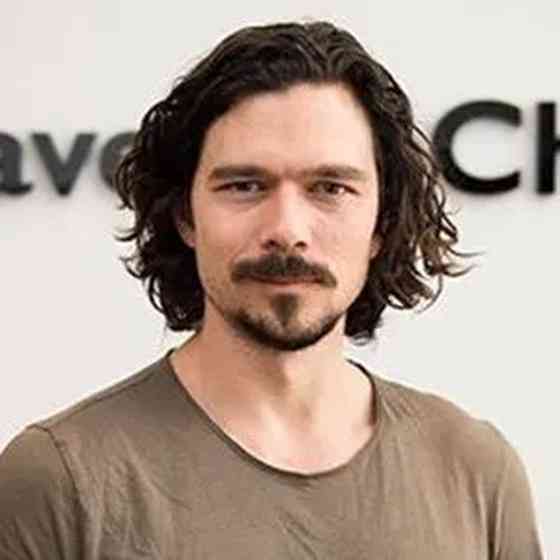 Luke Arnold Age, Net Worth, Height, Affair, and More