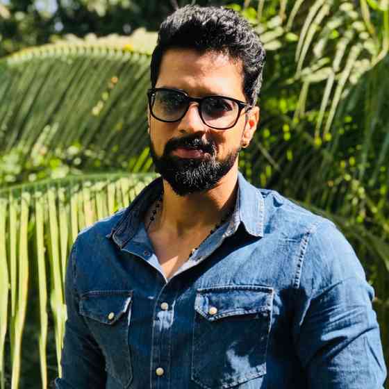 Santhosh Prathap Affair, Height, Net Worth, Age, Career, and More