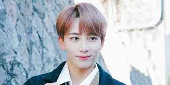 Yoon Jeonghan Photos