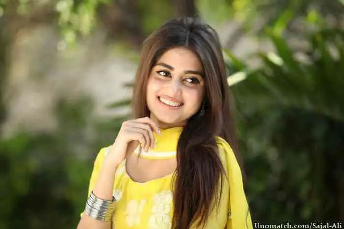 Sajal Ali Age, Net Worth, Height, Affair, Career, and More