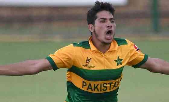 Amir Khan Pakistani Cricketer Photo