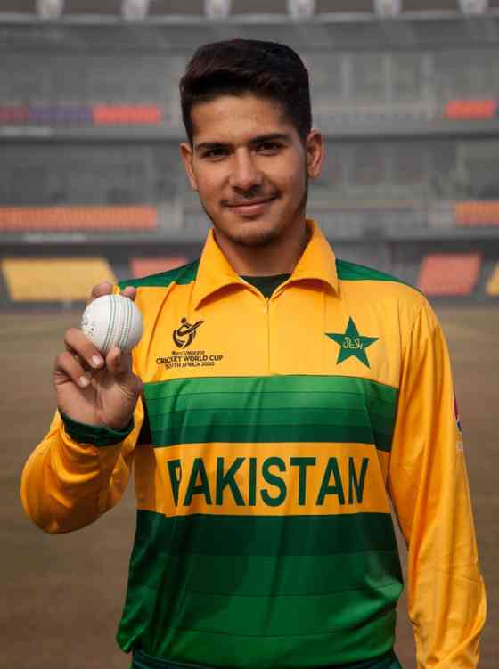 Amir Khan (Pakistani Cricketer)