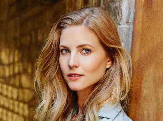 Elizabeth Blackmore Height, Age, Net Worth, Affair, Career, and More