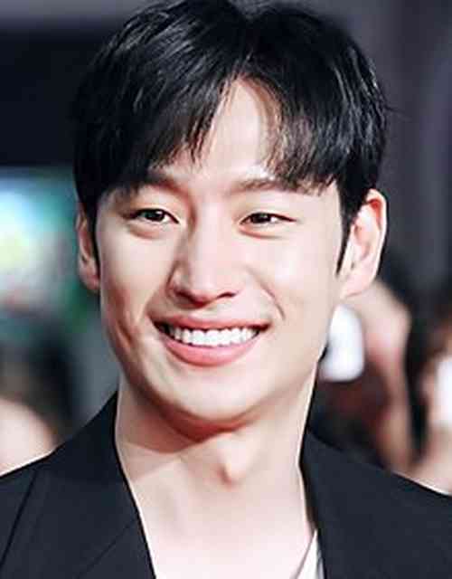 Lee Je-hoon Age, Net Worth, Height, Affair, Career, and More
