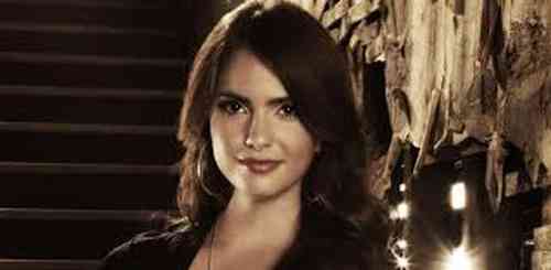 Shelley Hennig Age, Net Worth, Height, Affair, Career, and More