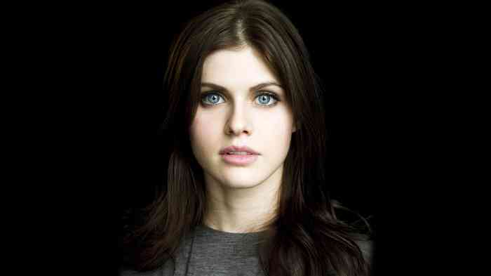 Alexandra Daddario Age, Net Worth, Height, Affair, Career, and More