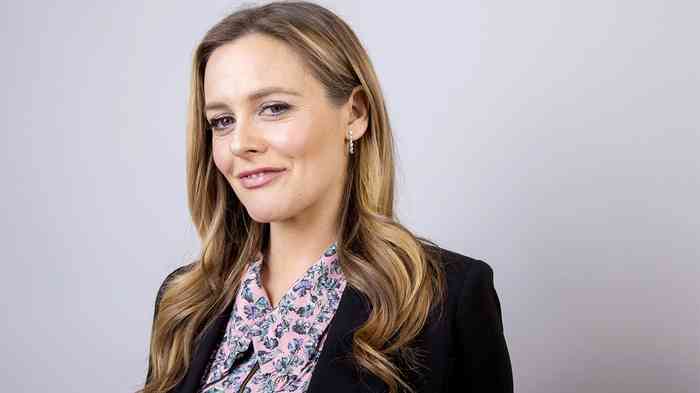 Alicia Silverstone Age, Net Worth, Height, Affair, Career, and More
