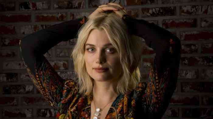 Alison Sudol Net Worth, Height, Age, Affair, Career, and More