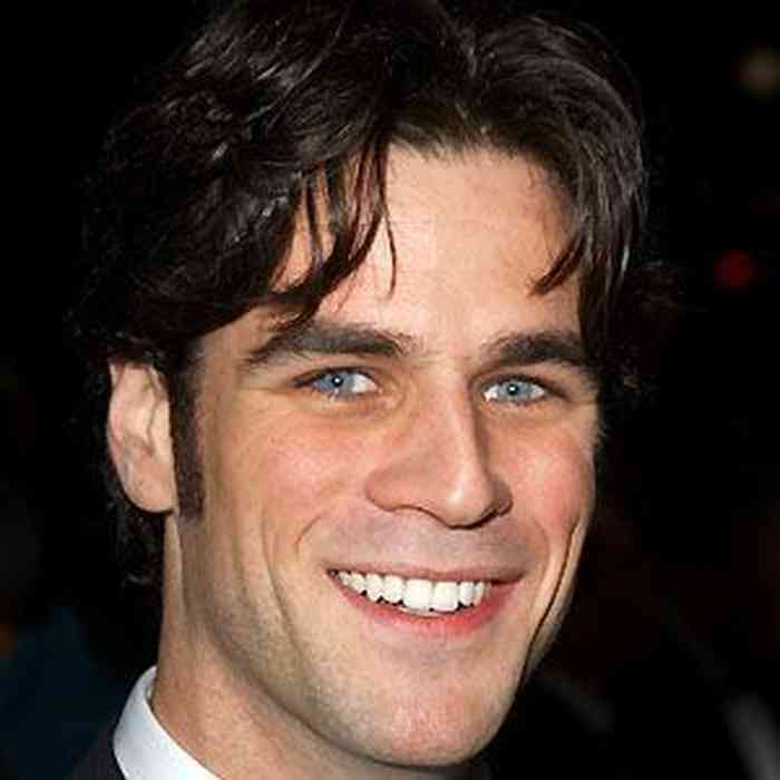 Eddie Cahill Age, Net Worth, Height, Affair, Career, and More