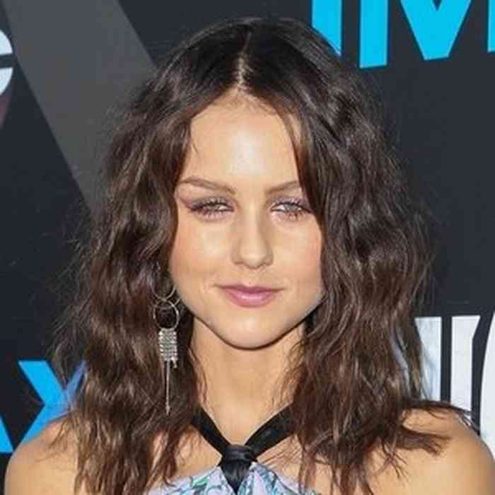 Isabelle Cornish Age, Net Worth, Height, Affair, Career, and More