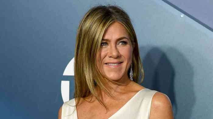 Jennifer Aniston Height, Age, Net Worth, Affair, Career, and More
