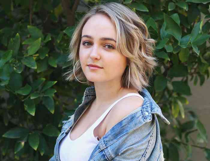 Sophie Reynolds Affair, Height, Net Worth, Age, Career, and More