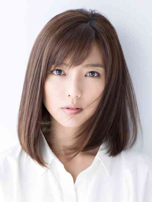 Erina Mano Age, Net Worth, Height, Affair, Career, and More