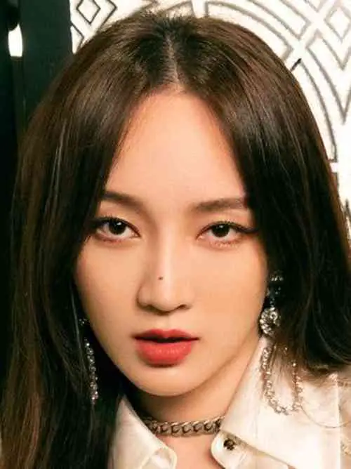Meng Jia Net Worth, Height, Age, Affair, Career, and More
