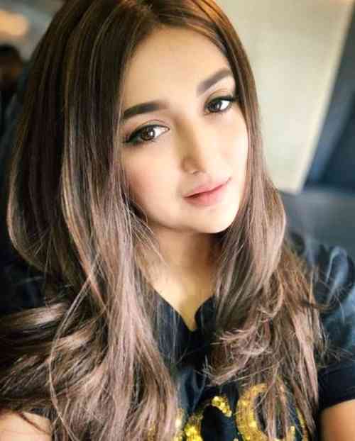 Monali Thakur Height, Age, Net Worth, Affair, Career, and More