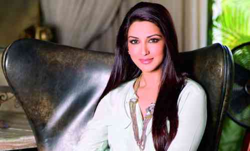 Sonali Bendre Height, Age, Net Worth, Affair, Career, and More