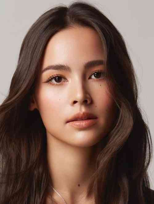 Urassaya Sperbund