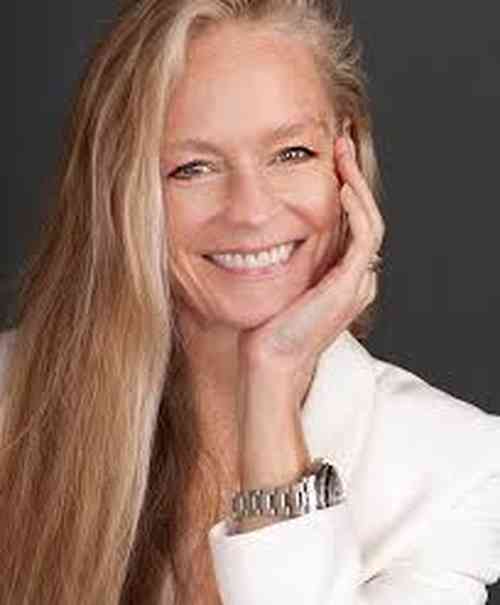 Suzy Amis Affair, Height, Net Worth, Age, Career, and More