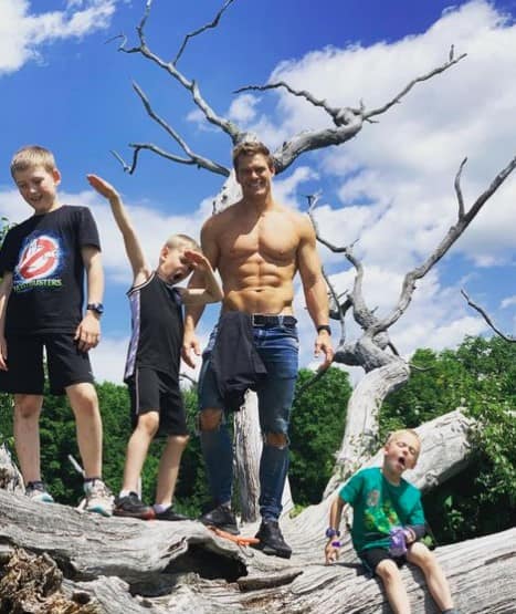 Alan Ritchson sons